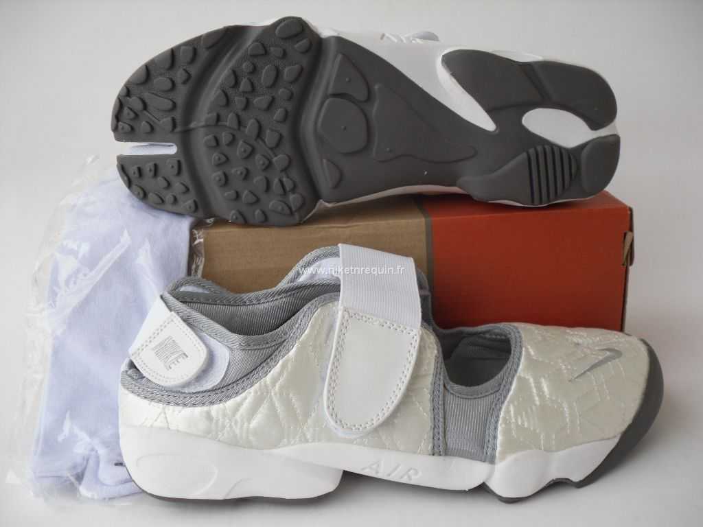 Nouveau Modele De Baskets Nike Shox Rift Blanc Gris